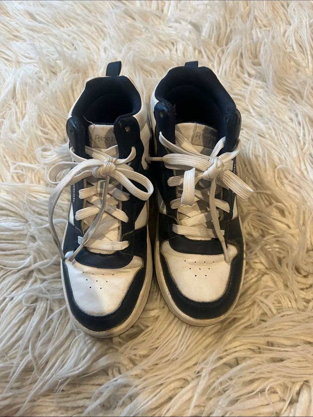 Reebok boys size 2 Kids Navy gray and White High-Top Sneakers retro style
